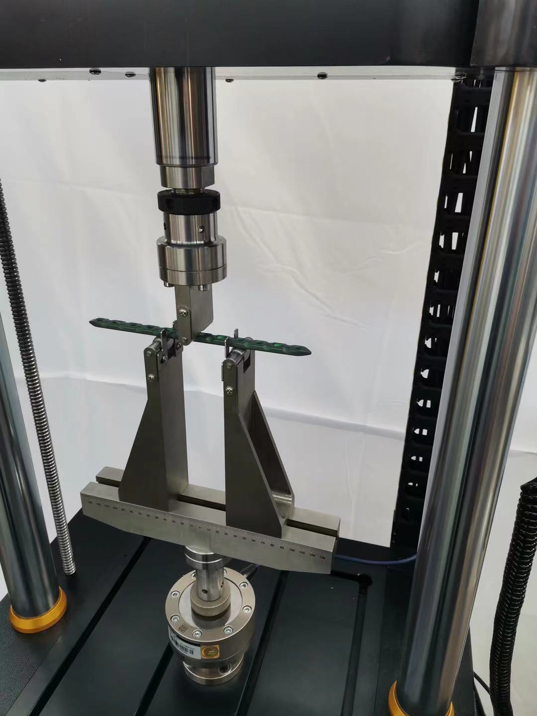 1634719036284946.jpg 接骨螺釘疲勞試驗(yàn)機(jī)98.jpg