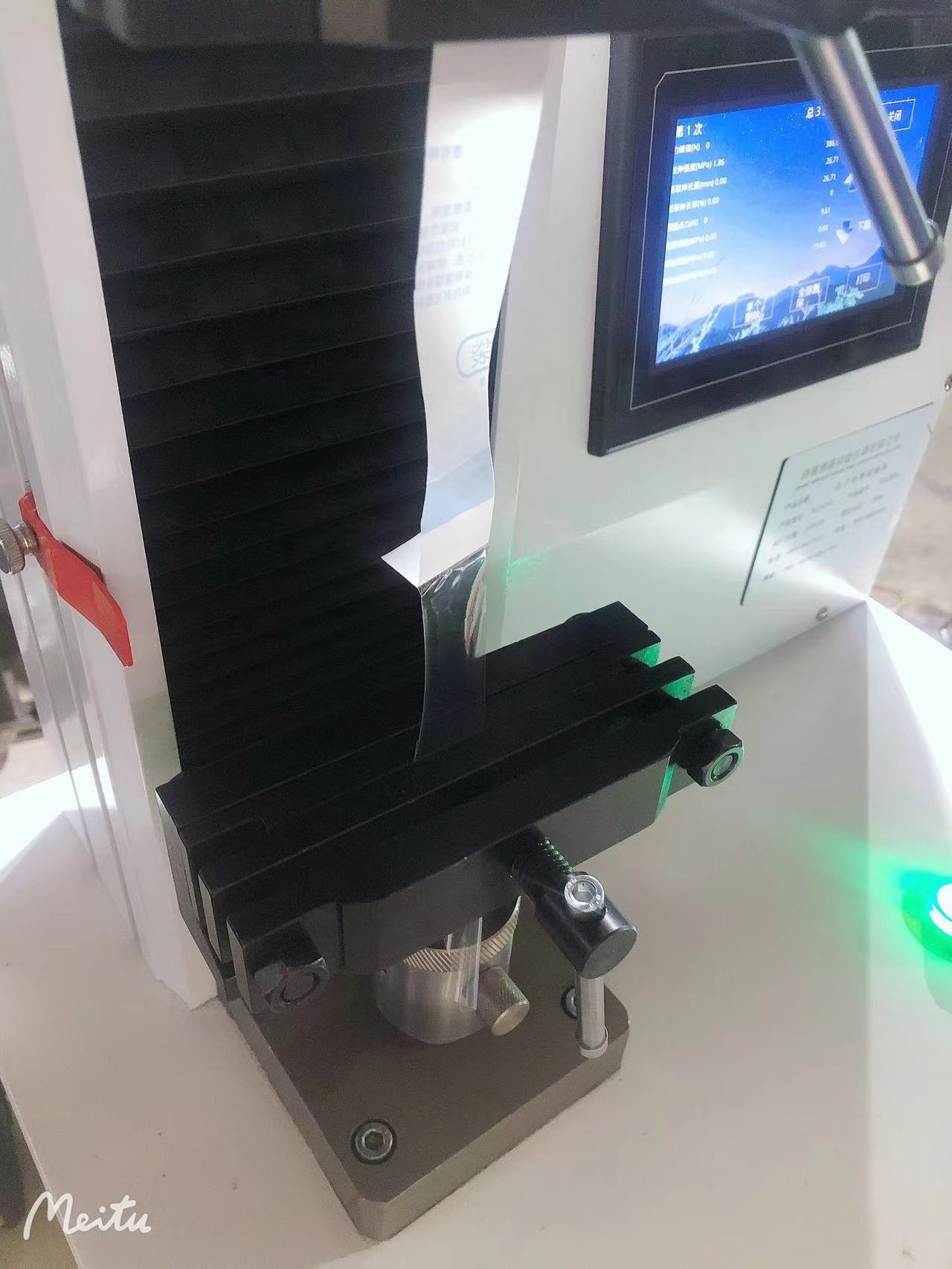 1659060753608469.jpg 1-1口罩隔離防護(hù)服抗拉強(qiáng)度試驗(yàn)機(jī)1.jpg